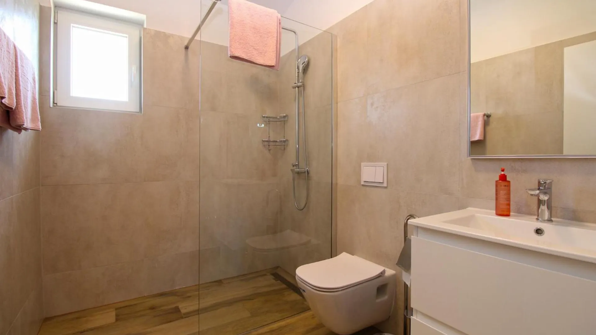 Villa Rose 2352 Pula 0*,  Croatia