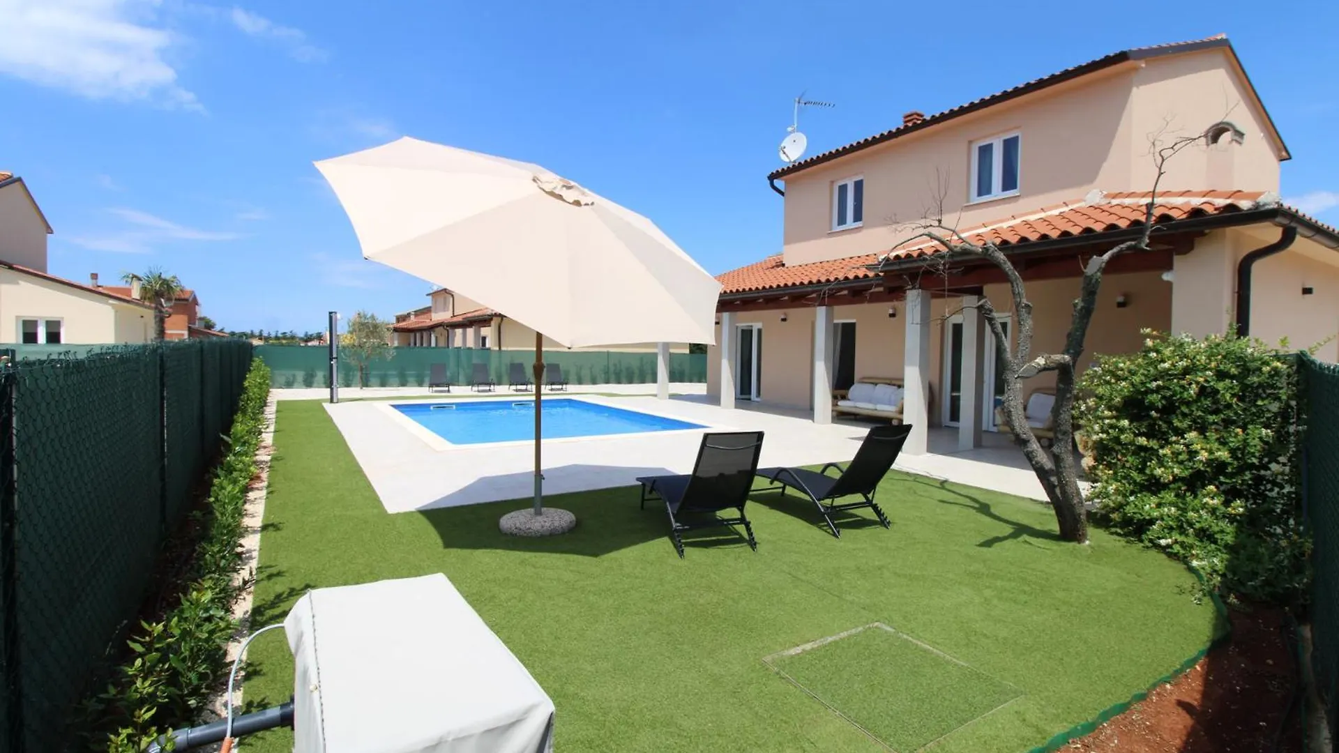 Villa Rose 2352 Pula 0*,  Croatia